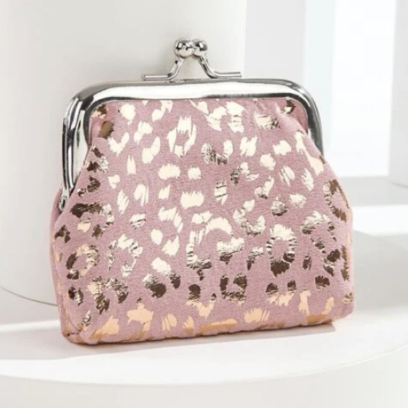 New! Kiss Clasp Closure Pink & Silver Animal Print Coin Purse - Picture 3 of 3